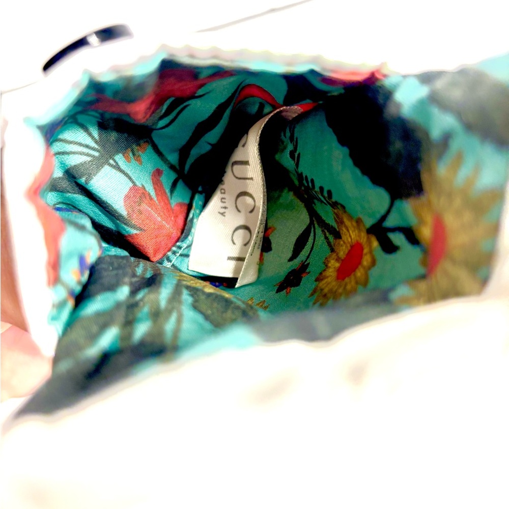 NWT Gucci Beauty Heart Mirror w/iridescent pouch - Picture 5 of 8